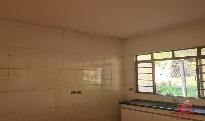 Excelente Chácara a Venda de 3.000 m² a 4 Km de Bauru – SP Excelente Chácara a Venda de 3.000 m² a 4 Km de Bauru – SP